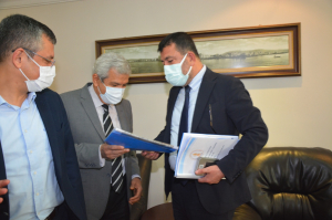 Oda Başkanımız Hulusi Demir'in Market Yasası Düzenlemesi ile İlgili Hazırlamış Dosya Teslimi